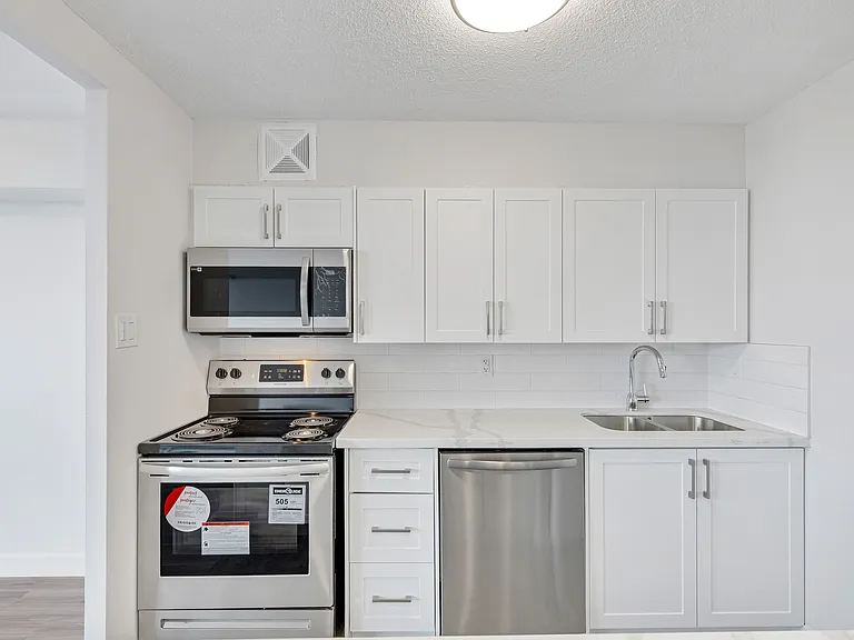 1201 Walden Cir — Photo 9