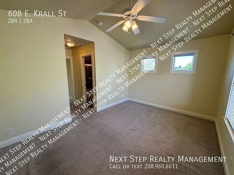 608 E Krall St — Photo 14
