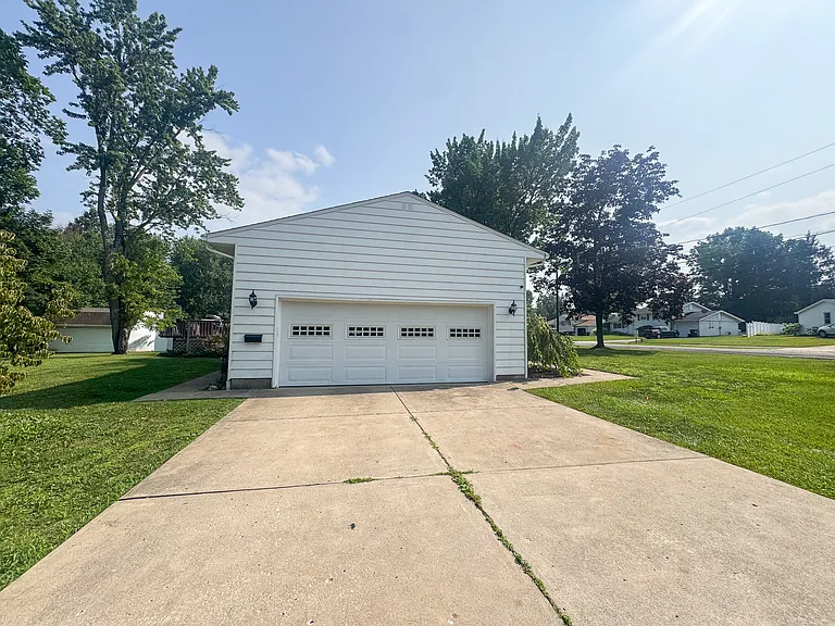 Hood Dr — Photo 28