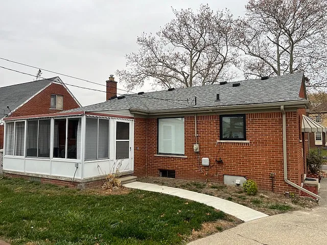 175 Ashland St — Photo 2