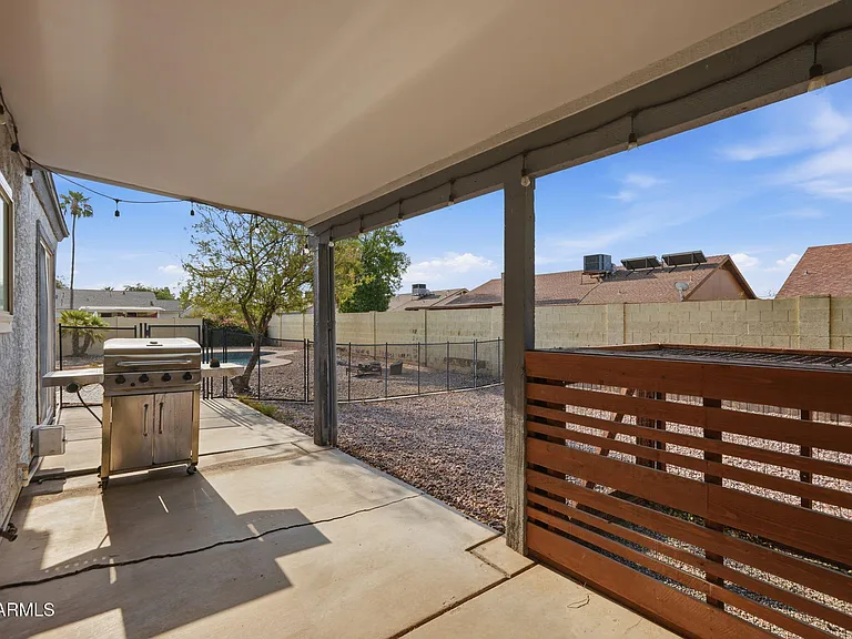 1735 E Stephens Dr — Photo 35