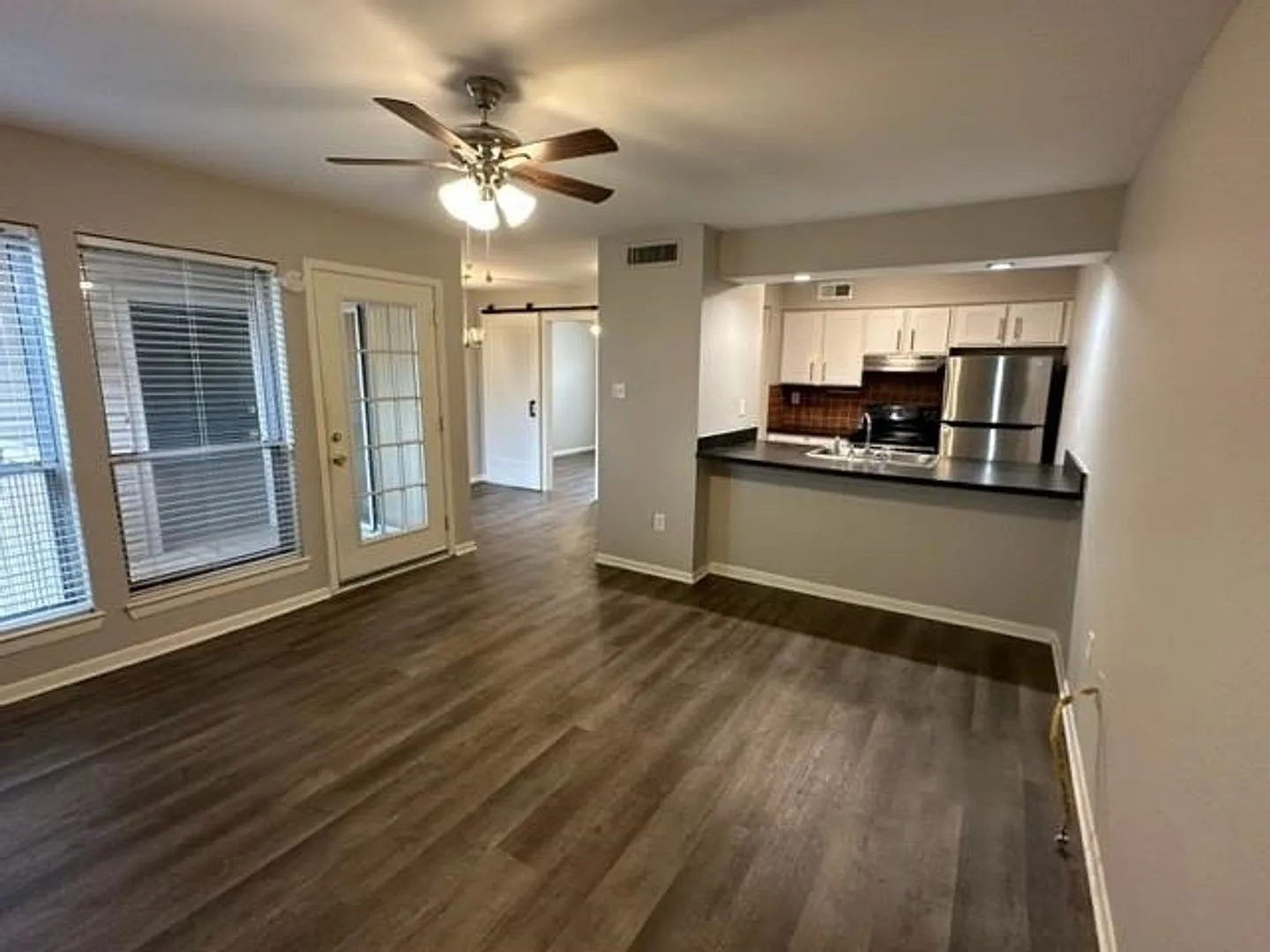 Super cute condo in East Memphis ready for you! Pool included!! — Photo 1
