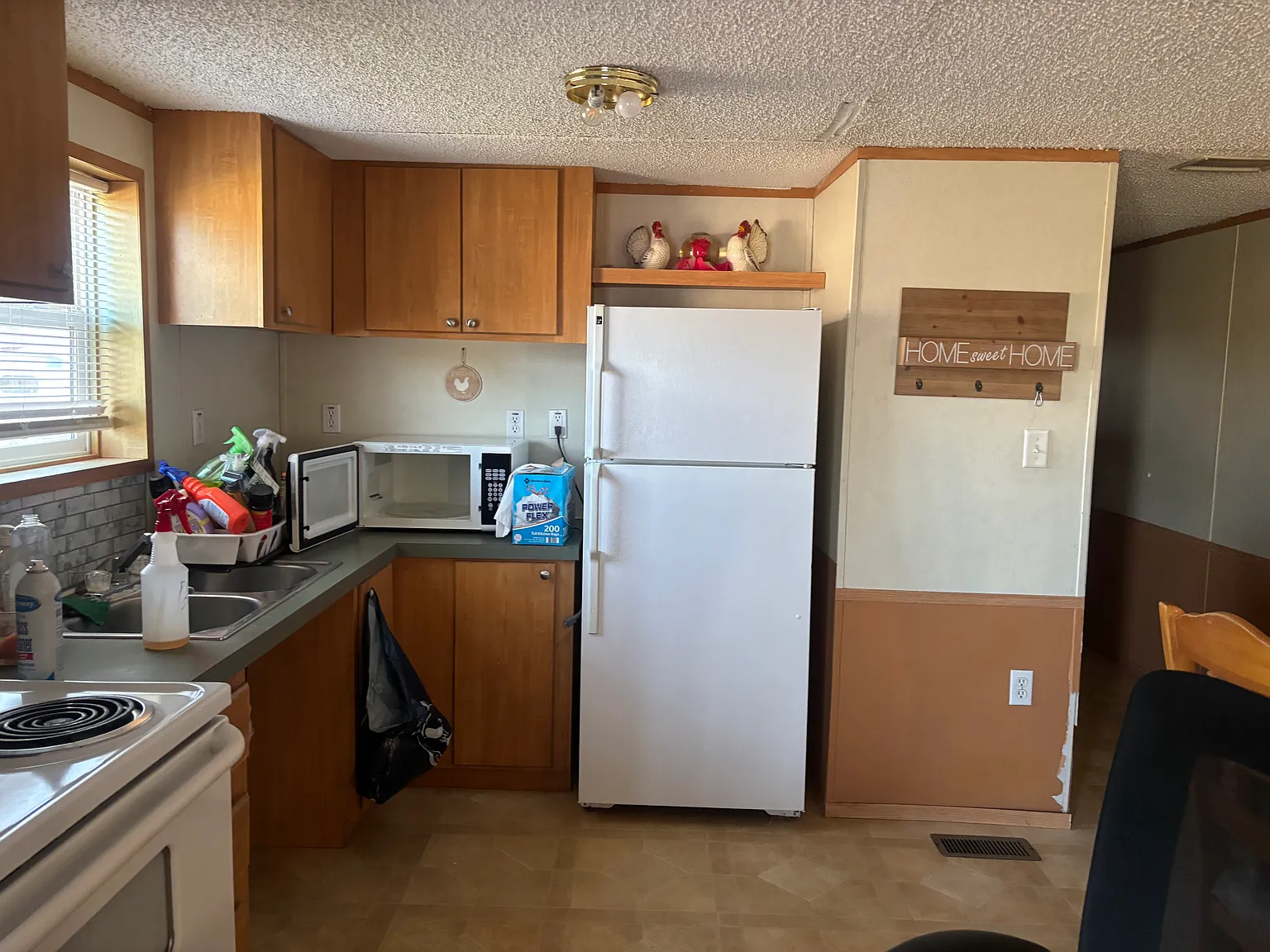 3 bed, 1000 sqft, $1,300 — Photo 2