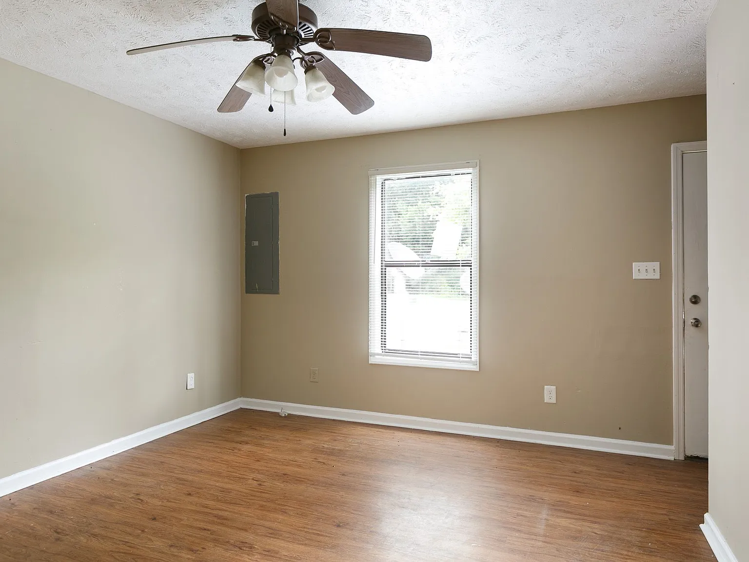 1424 Tangora Lane - 1 — Photo 2