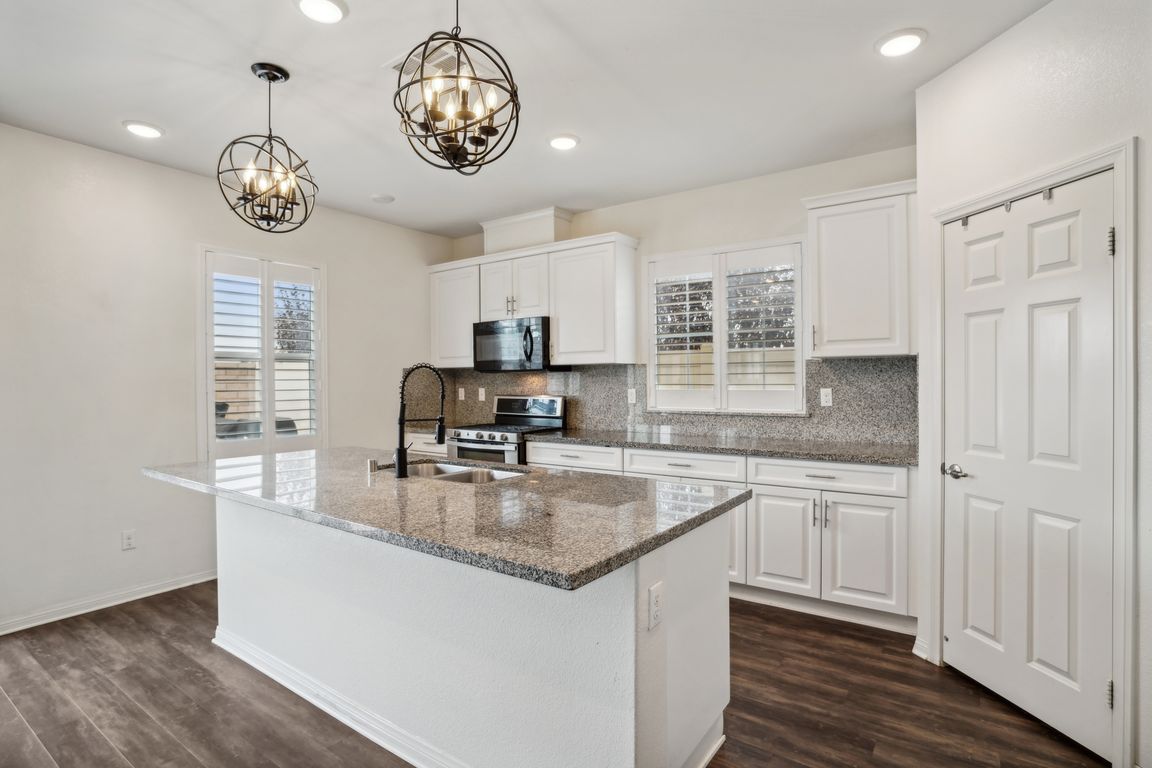 Bottlebrush Way-011.jpg