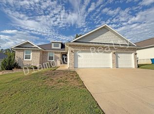 1097 E Lakota St, Nixa, MO 65714