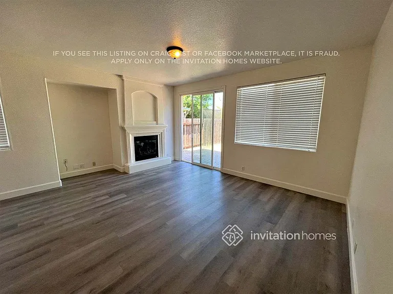 5543 Ridgepoint Dr — Photo 3