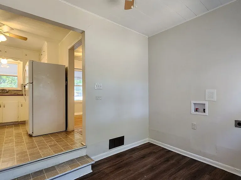 554 Lee St — Photo 10