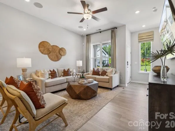 21234 Lake Run Dr, Charlotte, NC 28278