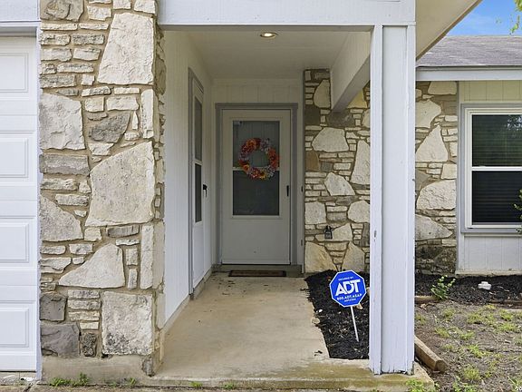 3rd image of 10550 Kinderhook Dr