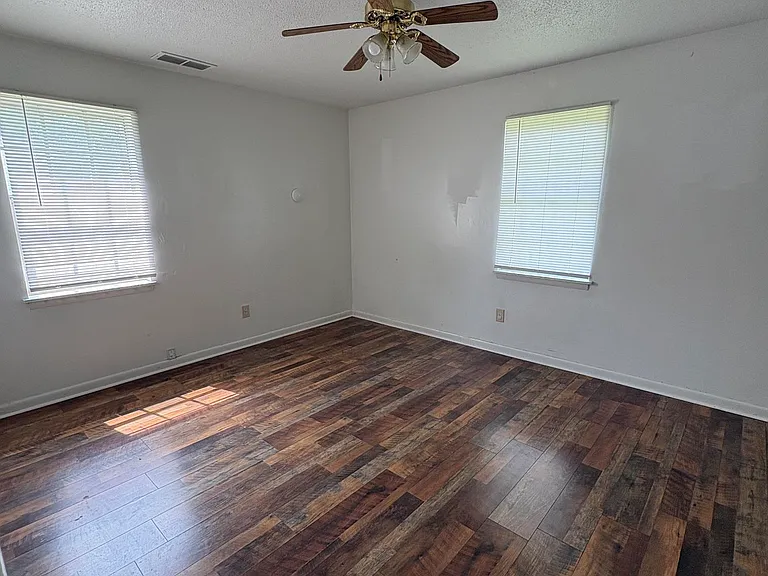 21045 Myrtlewood Dr — Photo 5