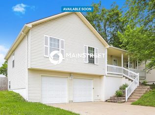 1100 NE Ridgeview Dr, Lees Summit, MO 64086