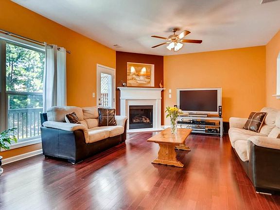 3rd image of 6179 Thorncrest Dr
