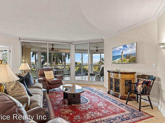 3rd image of 4021 Gulf Shore Blvd N #202-1