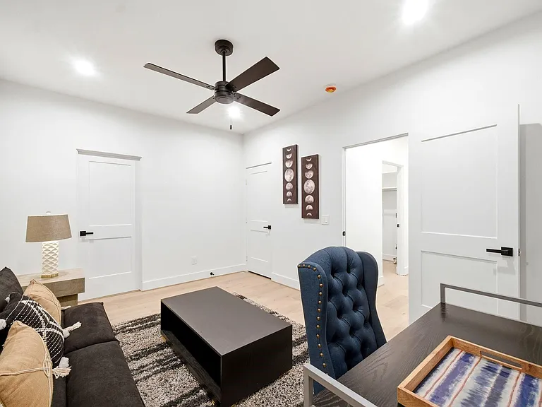 2212 Lou Ellen Ln #C — Photo 40
