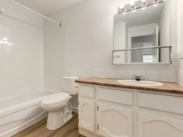 1825 Woodview Dr SW — Photo 19