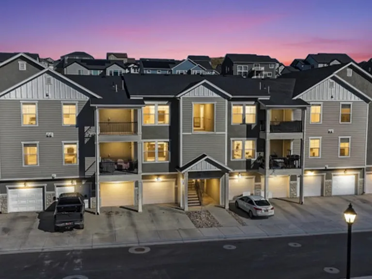 1816 W Eaglewood Dr #301 — Photo 1