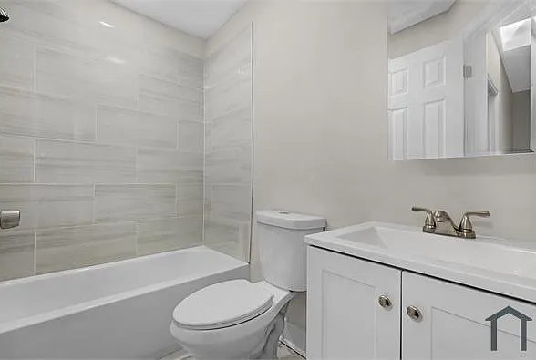 2533 Christian St — Photo 7