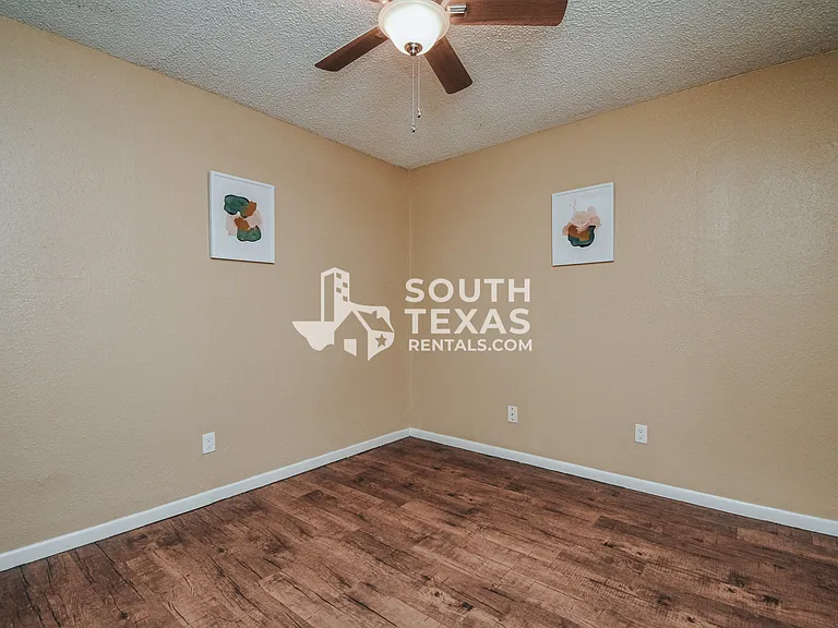 805 E Hiller St #B — Photo 15