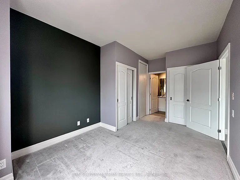 44 Bond St W #607 — Photo 22