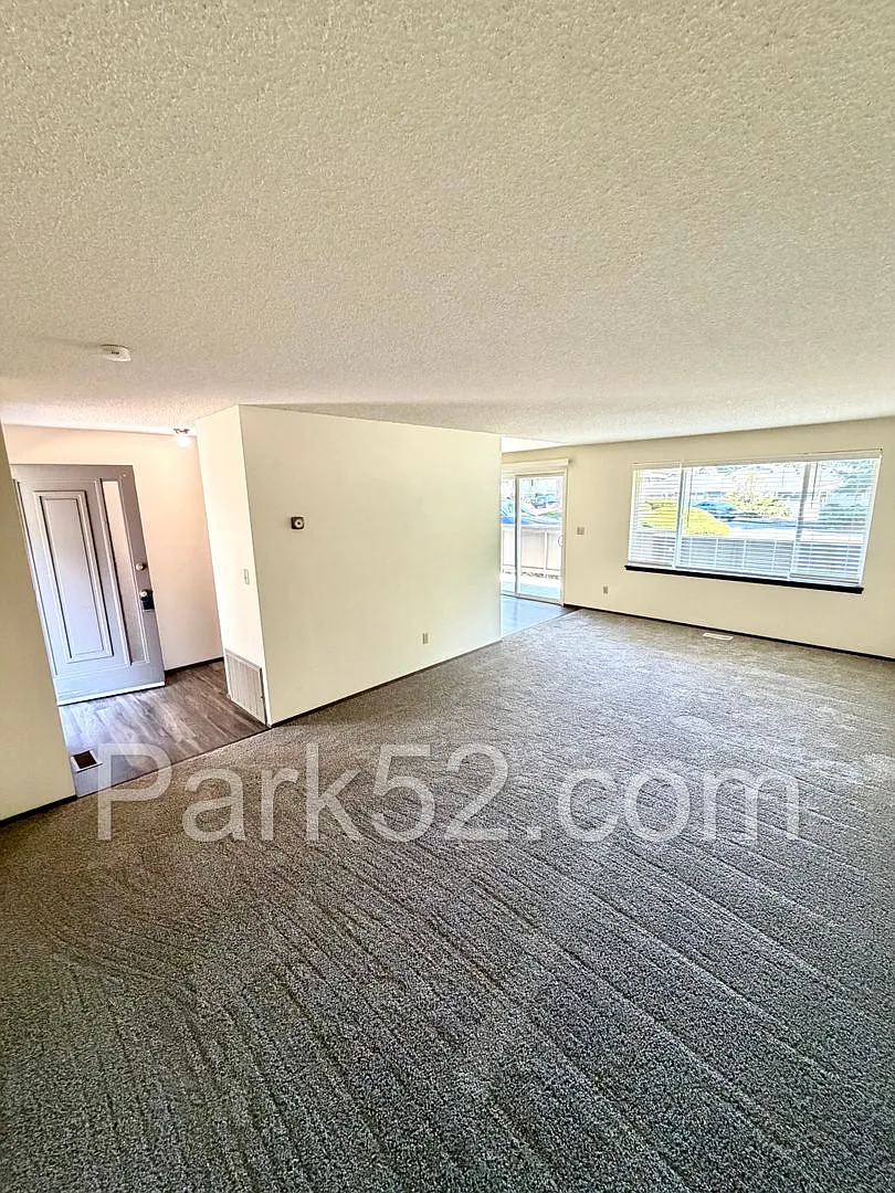 $250 Off The First Full Month! Single Level 1 Bedroom Triplex in Fircrest — Photo 4
