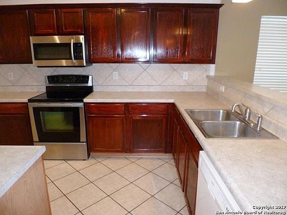 5th image of 735 Pinafore St