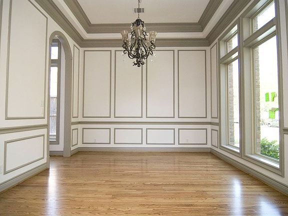 dining room with vaulted ceiling