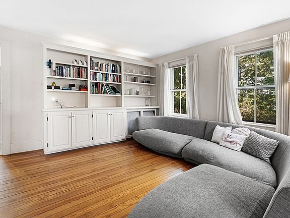 4th image of 29 Cottage St