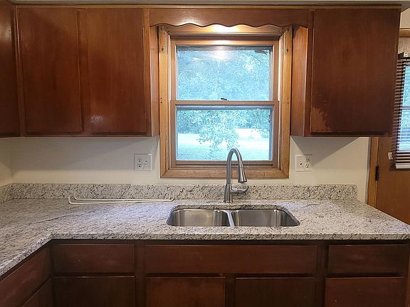 2nd image of 216 Rose Ave Unit 6