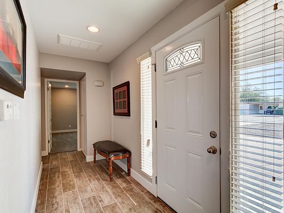 4th image of 304 E Balboa Dr