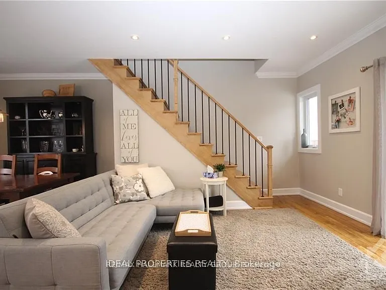 17 Anna Ave — Photo 2