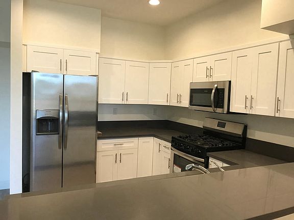 3rd image of 7120 Bellaire Ave APT 409