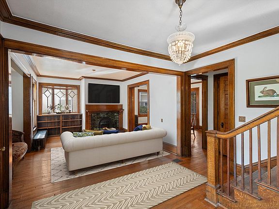 3rd image of 2508 Humboldt Ave S