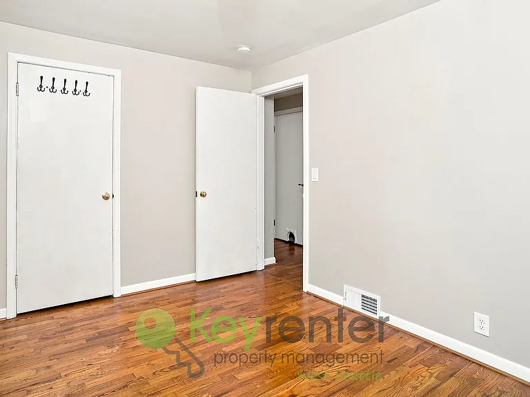 8835 35th Ave SW — Photo 9