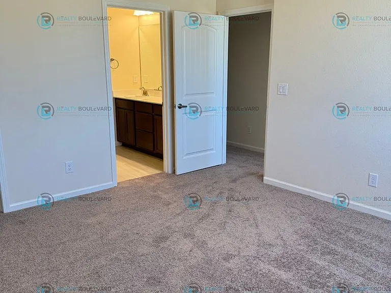 1013 Middle Gate Rd — Photo 7