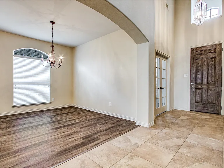 1130 Mission Ln — Photo 3