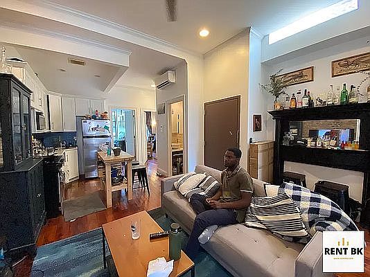3rd image of 189 Rogers Ave #33