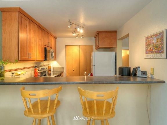 4th image of 16820 6th Avenue W