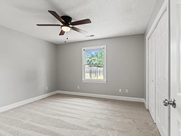 105 Dorchester Ln — Photo 8