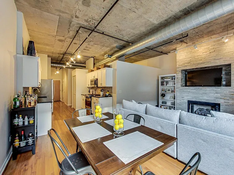 1000 W Adams St #418 — Photo 5