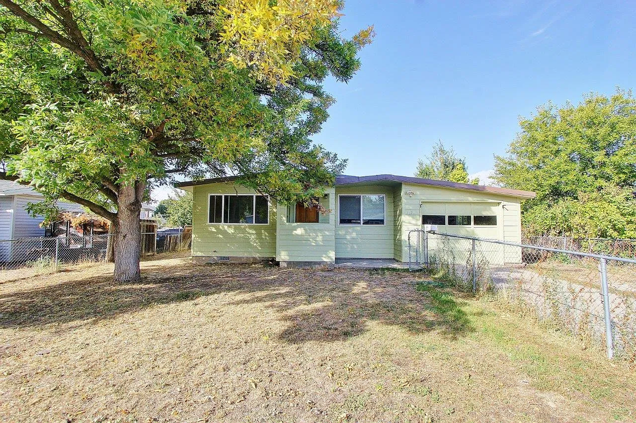 3 bed, 988 sqft, $1,850 — Photo 1