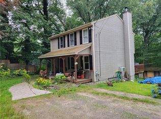 228 Quaker Ln, Scituate, RI 02857