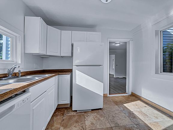 2nd image of 1119 W Michigan Ave