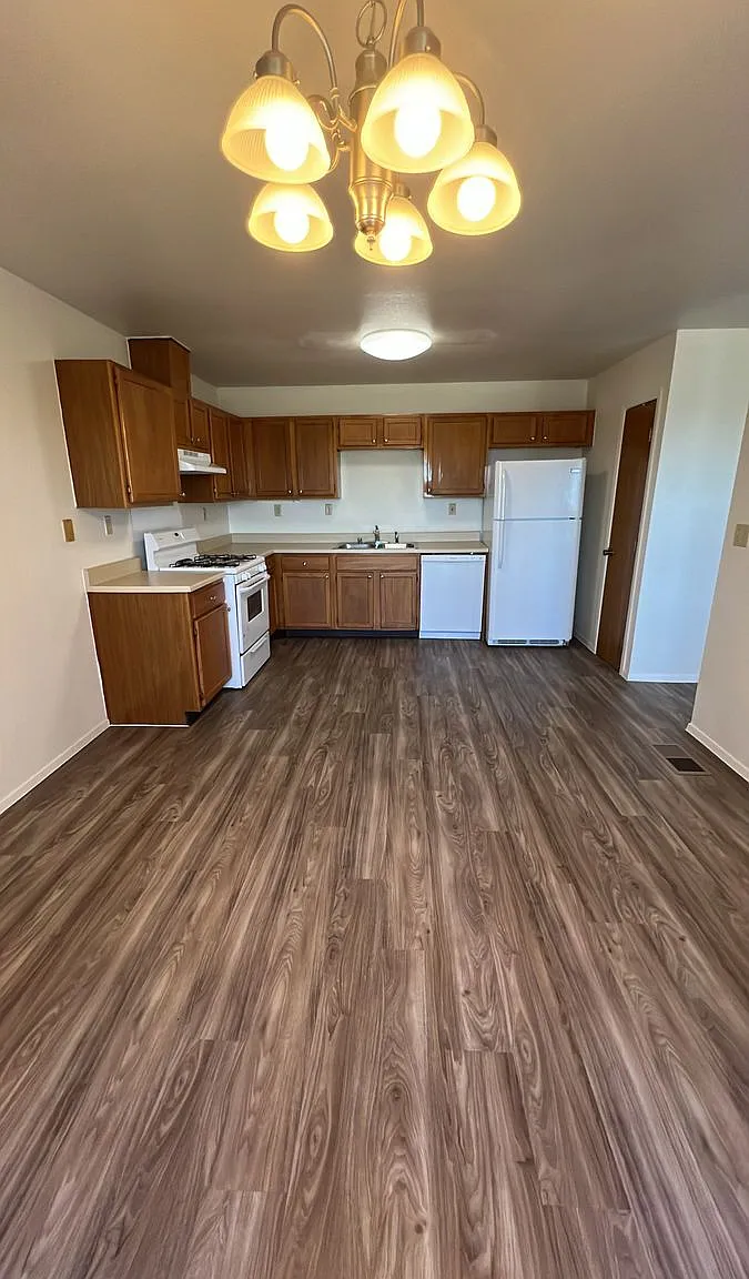 2 bed, 1.5 bath, 1066 sqft, $1,576 — Photo 3