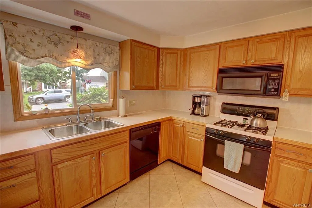 3 bed, 1516 sqft, $1,980 — Photo 2