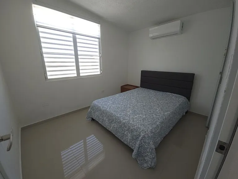 Urb La Rosaleda EB45 Calle Rosa de York — Photo 11