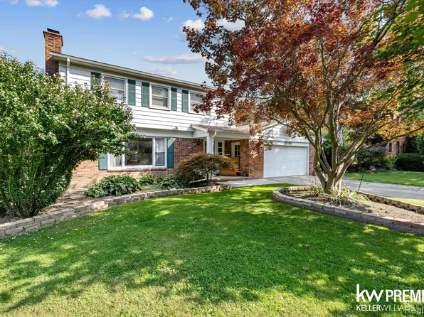 2580 Litchfield Dr, Waterford, MI 48329