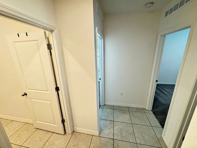 320 Mariana Way — Photo 37