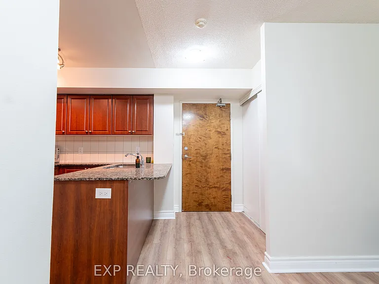 60 Fairfax Cres N #221 — Photo 15