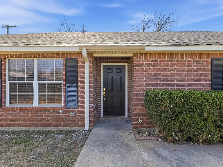 2803 Wayside Ave — Photo 6